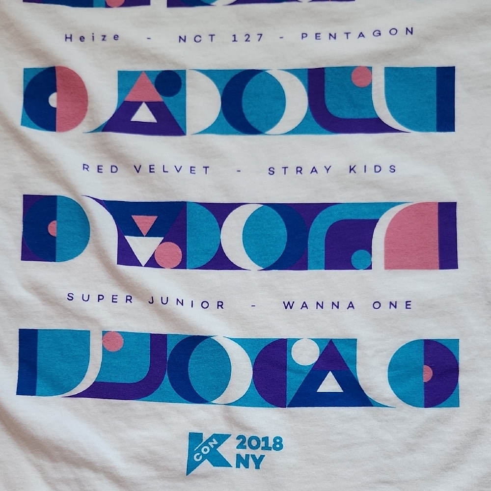 KCON NCT127 Wanna One Stray Kids Pentagon Red Velvet T-Shirt Small